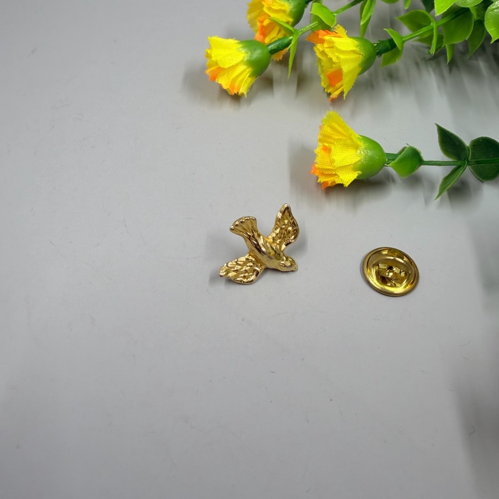Vintage Gold Plated Swallow Bird Brooch Pin